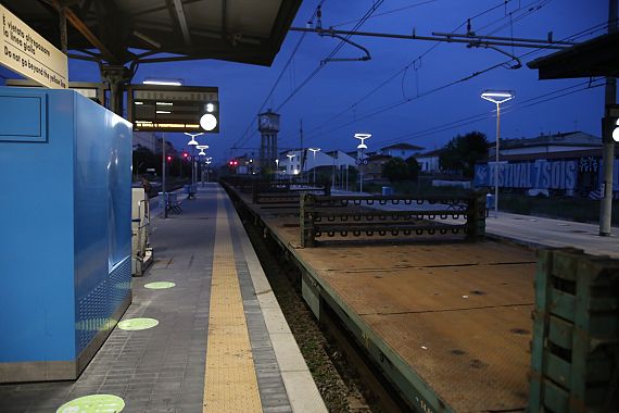 Il treno merci fermo a Pontedera 4