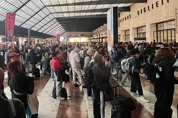 La situazione a mezzogiorno alla stazione fiorentina di Santa Maria Novella