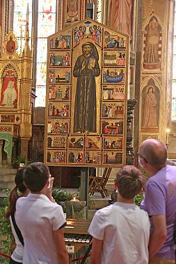 Visitatori in Santa Croce