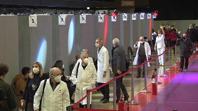 Il centro vaccinale al Mandela Forum