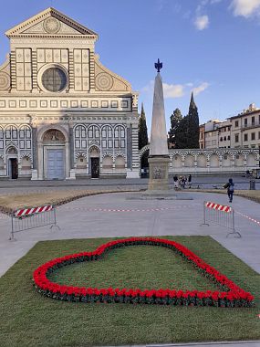 L'aiuola allestita in piazza Santa Maria Novella